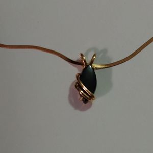 10K Yellow gold Herringbone chain with 14K black Onyx Pendant